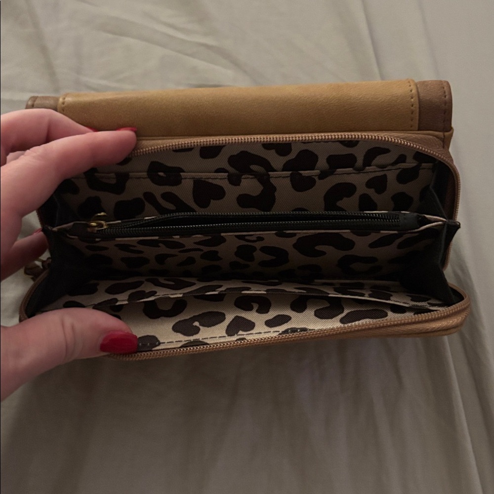 Jessica Simpson Wallet Perfect For Fall - Picture 5 of 5